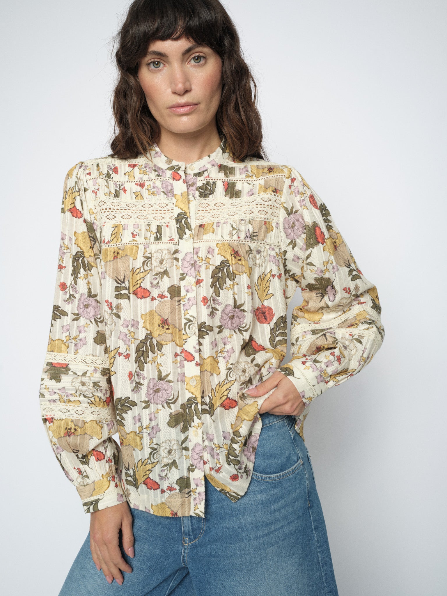 Modelshot / Ecru / Detail