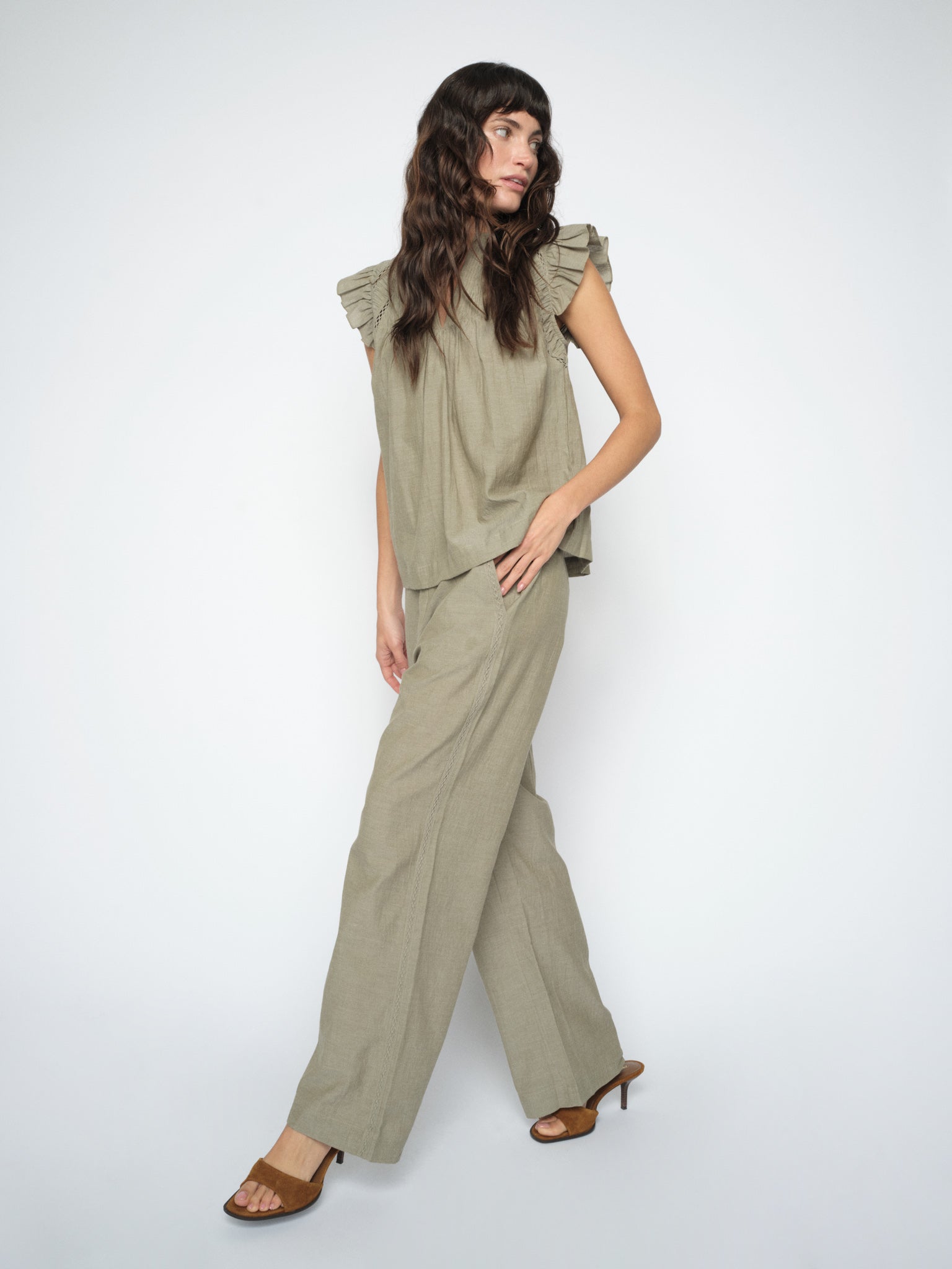 Modelshot / Burnt Olive / Detail