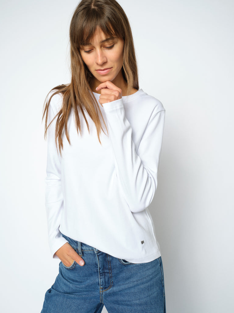 Modelshot / White / Detail