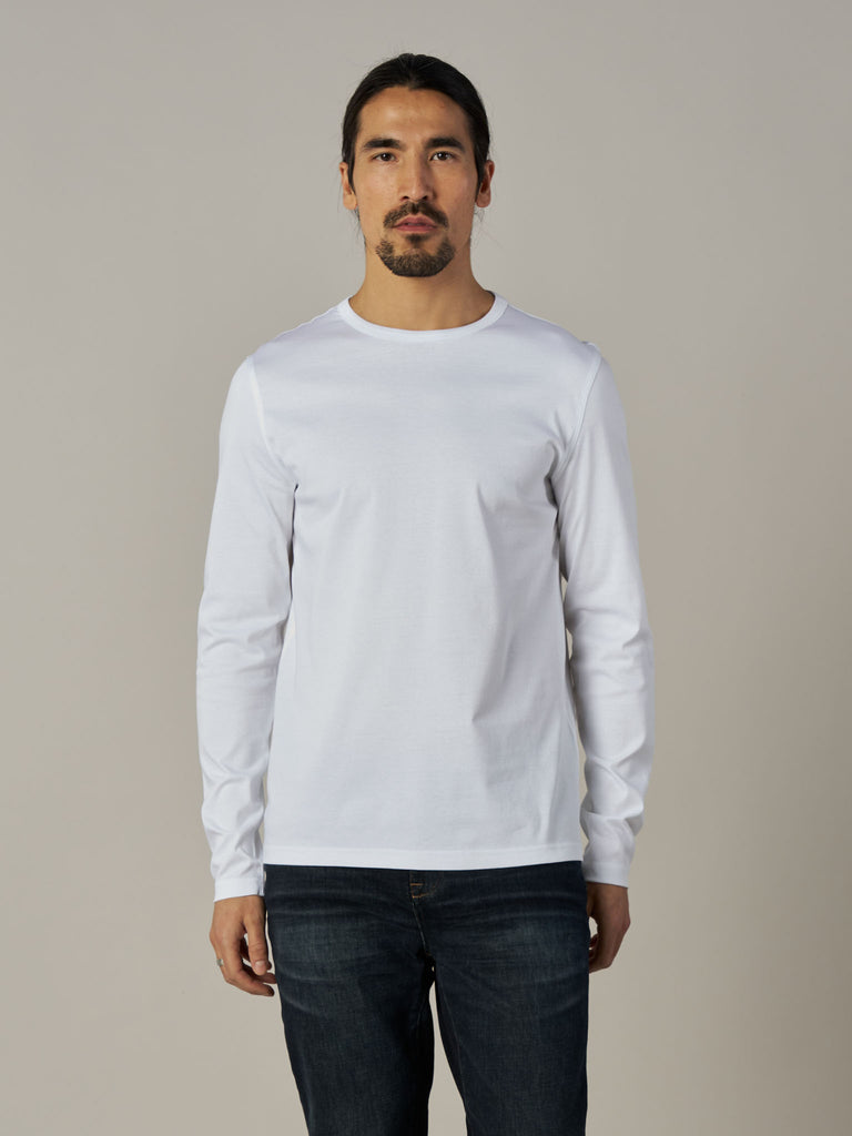 Modelshot / White / Detail