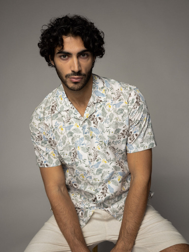 Modelshot / Sage Green Flower Print / Detail