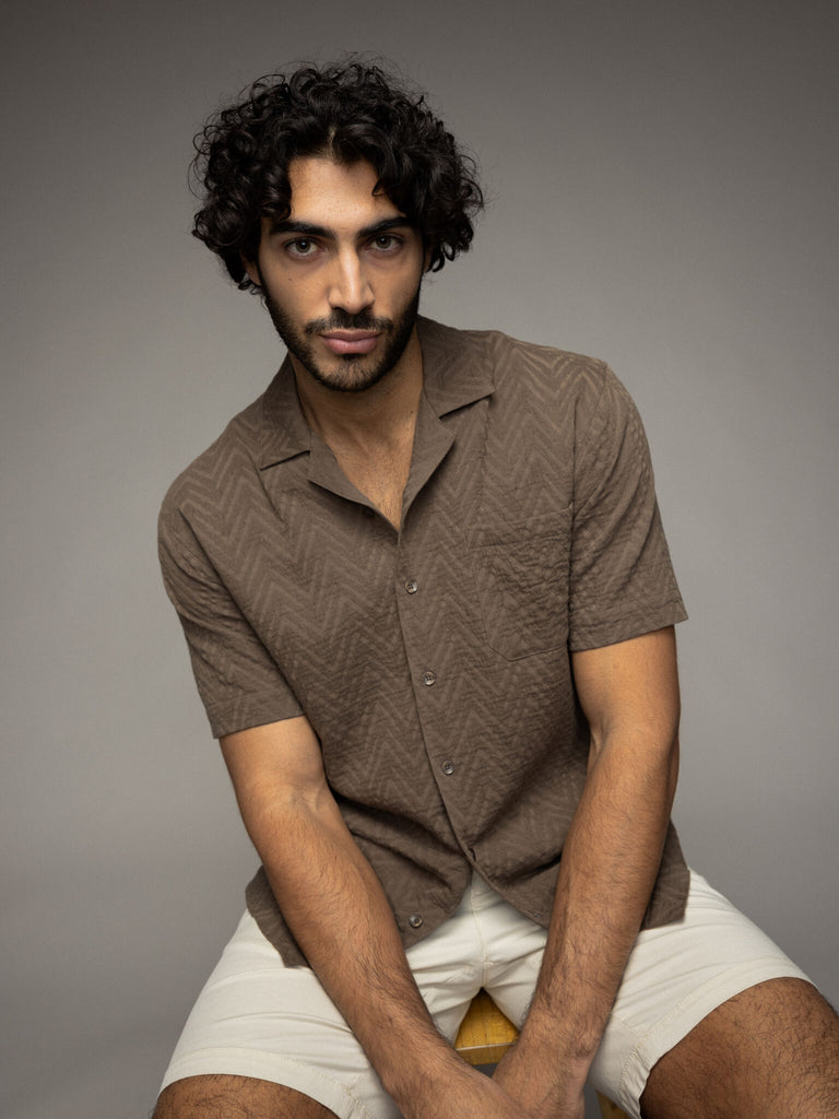 Modelshot / Brown / Detail