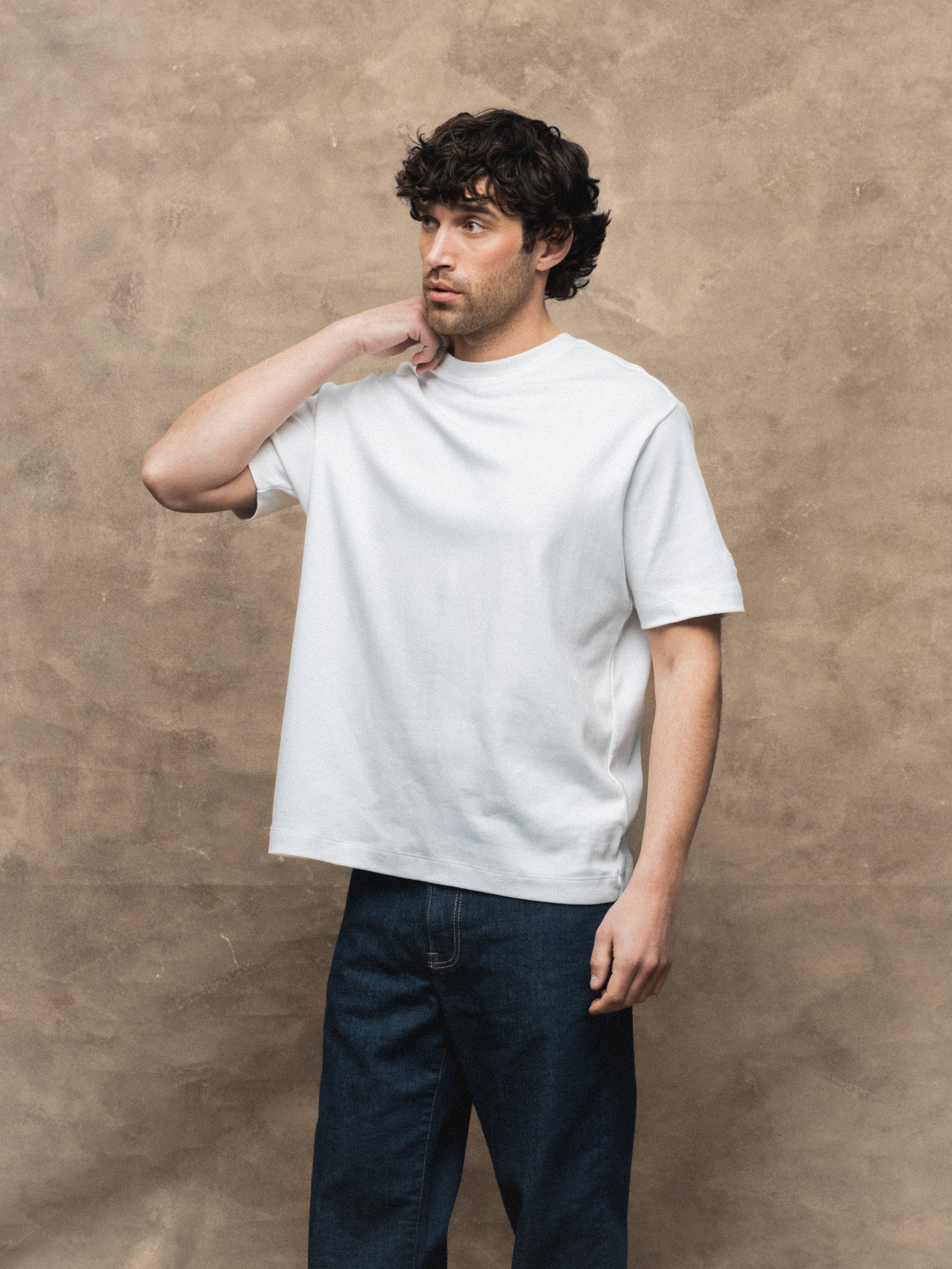 Modelshot / White / Detail