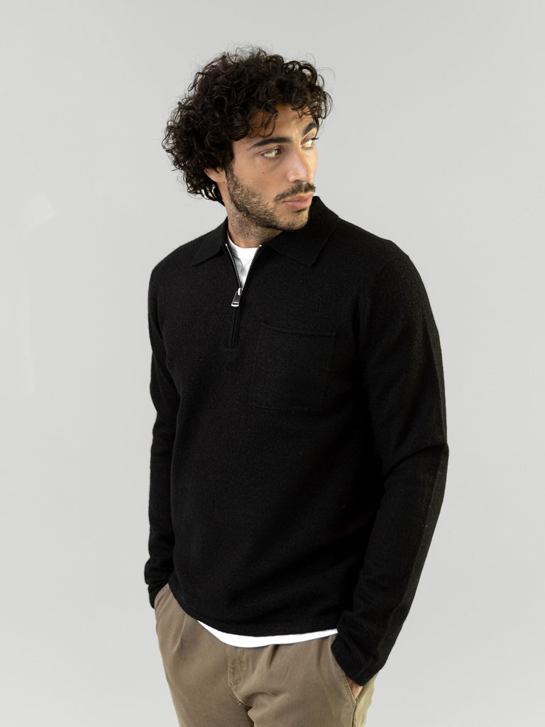 Modelshot / Black / Detail