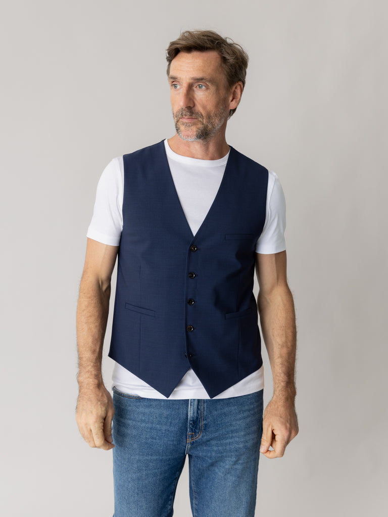 Modelshot / Navy / Detail