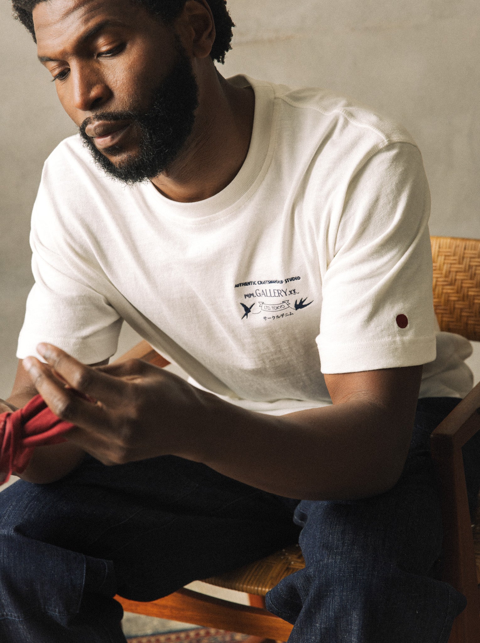 Modelshot / White / Detail