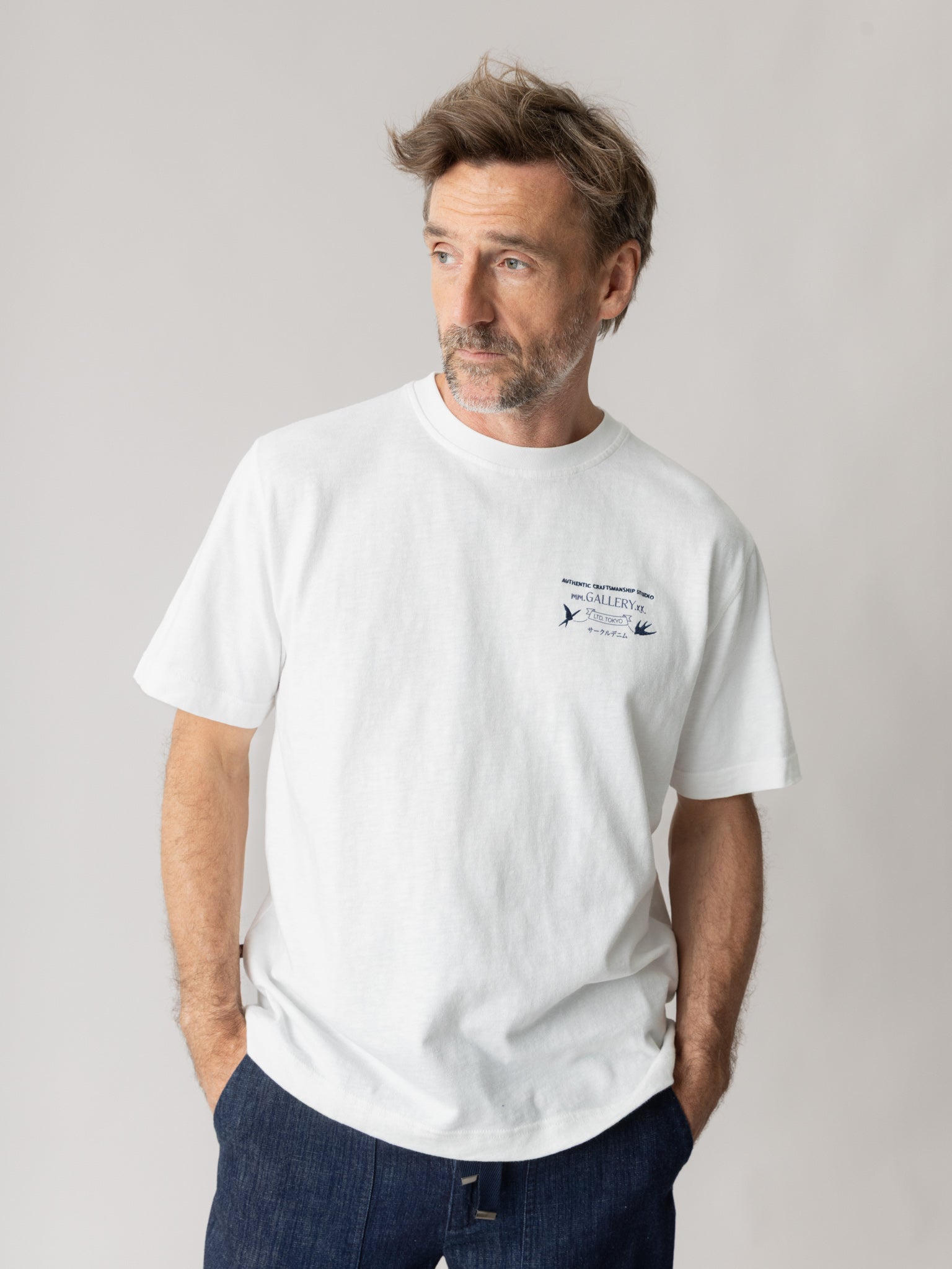 Modelshot / White / Detail