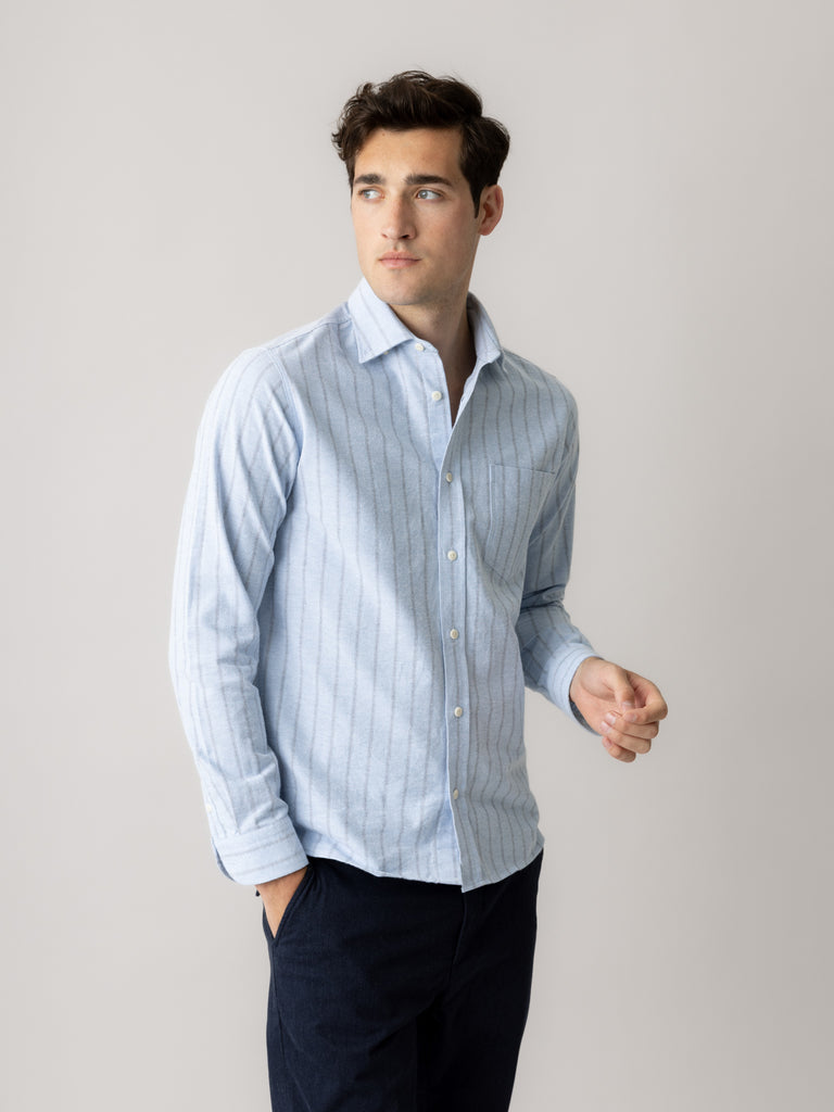 Modelshot / Light Blue / Detail