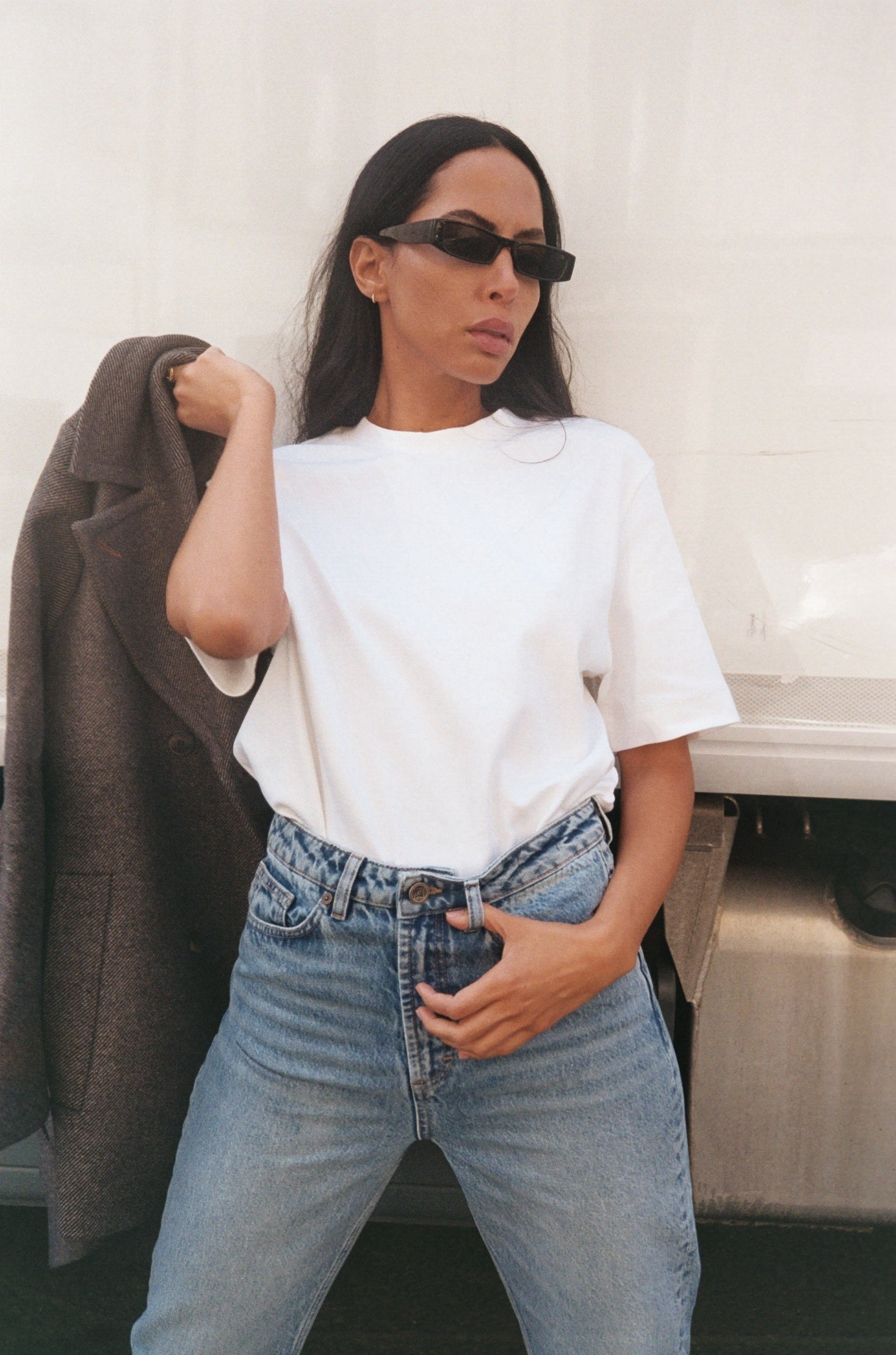 Modelshot / White / Detail