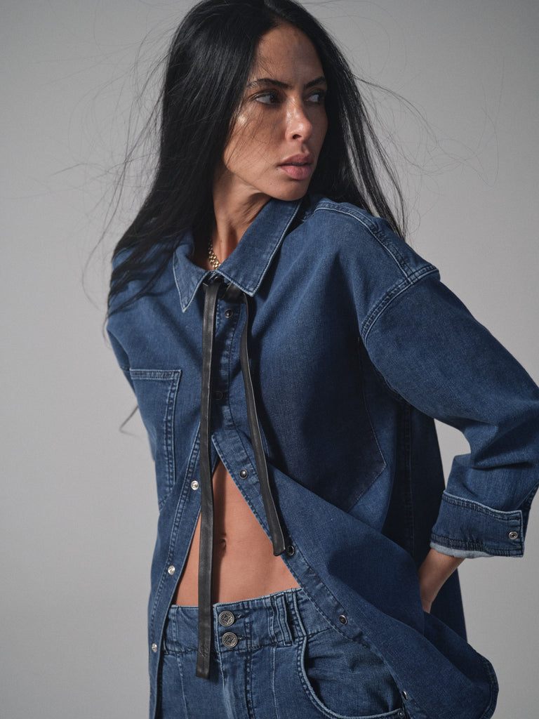 Modelshot / Black / Detail