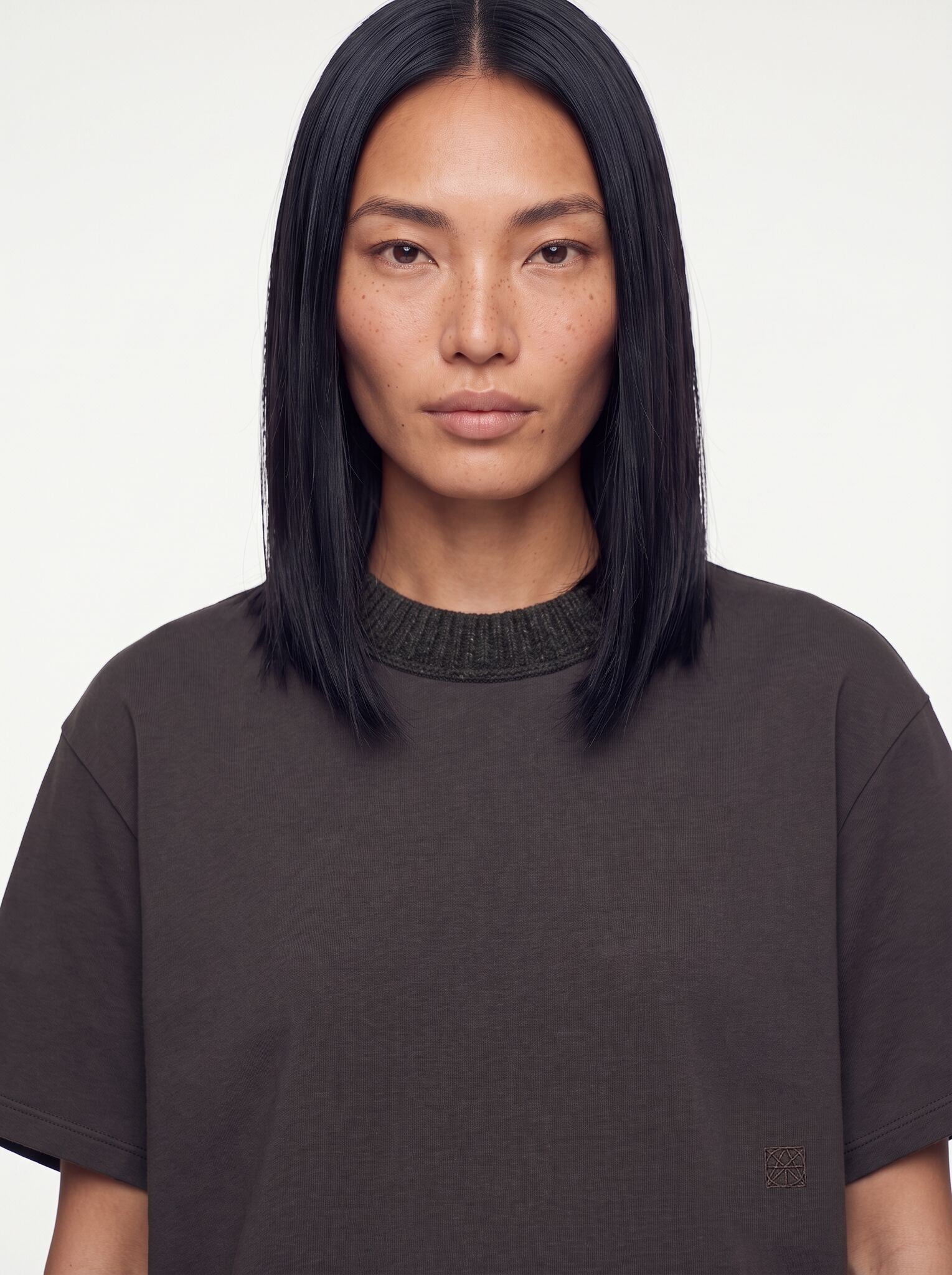 Modelshot / Dark Grey / Detail