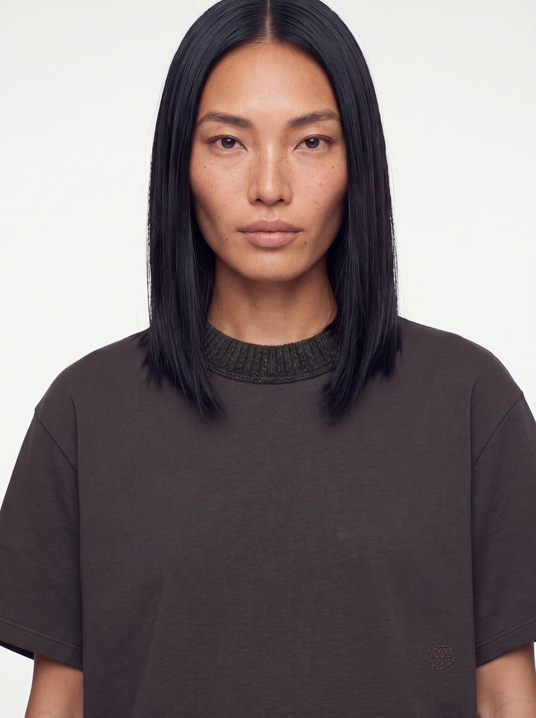 Modelshot / Dark Grey / Detail