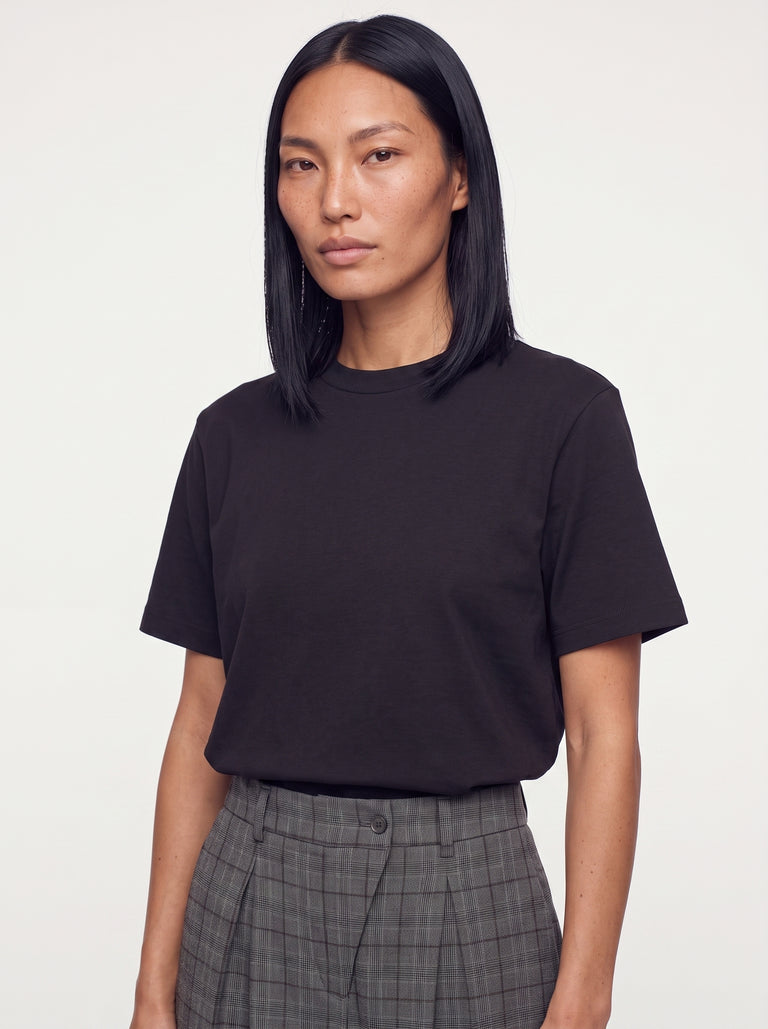 Modelshot / Black / Detail