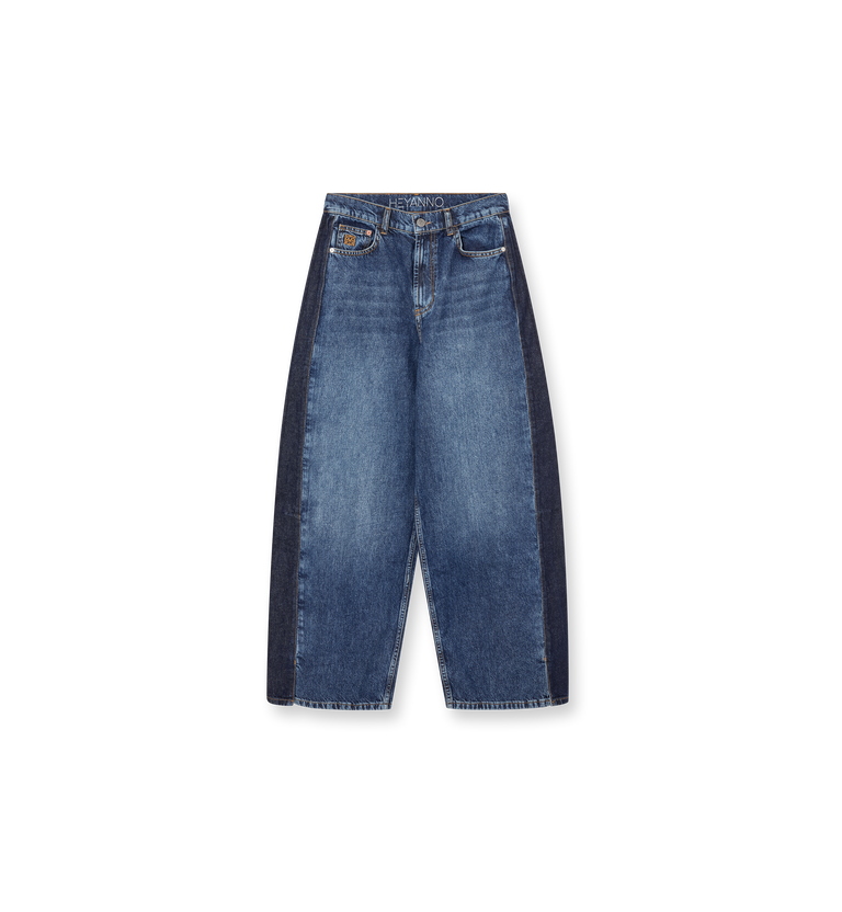 Packshot / Blue Denim / Front