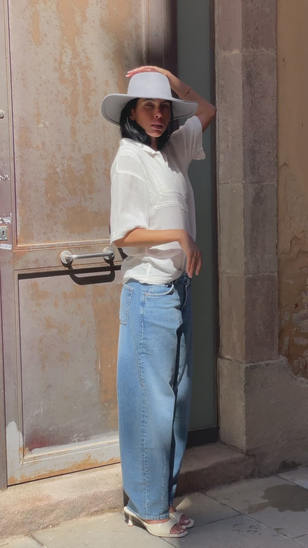 Modelshot / Ecru / Detail