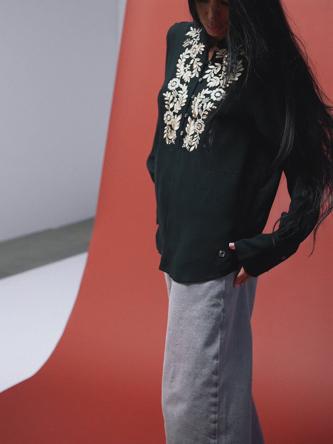 Modelshot / Grey Denim / Detail
