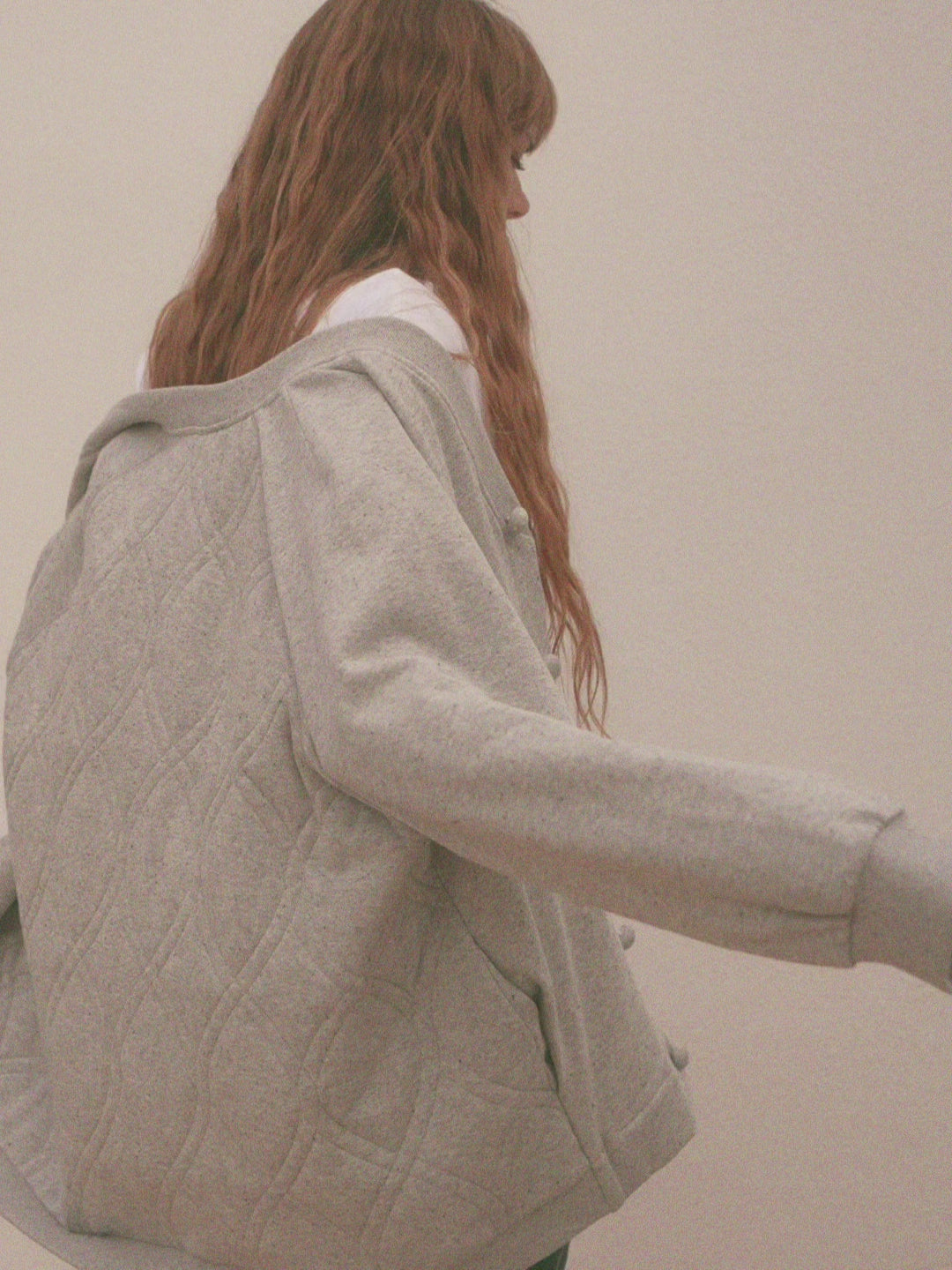 Modelshot / White / Detail