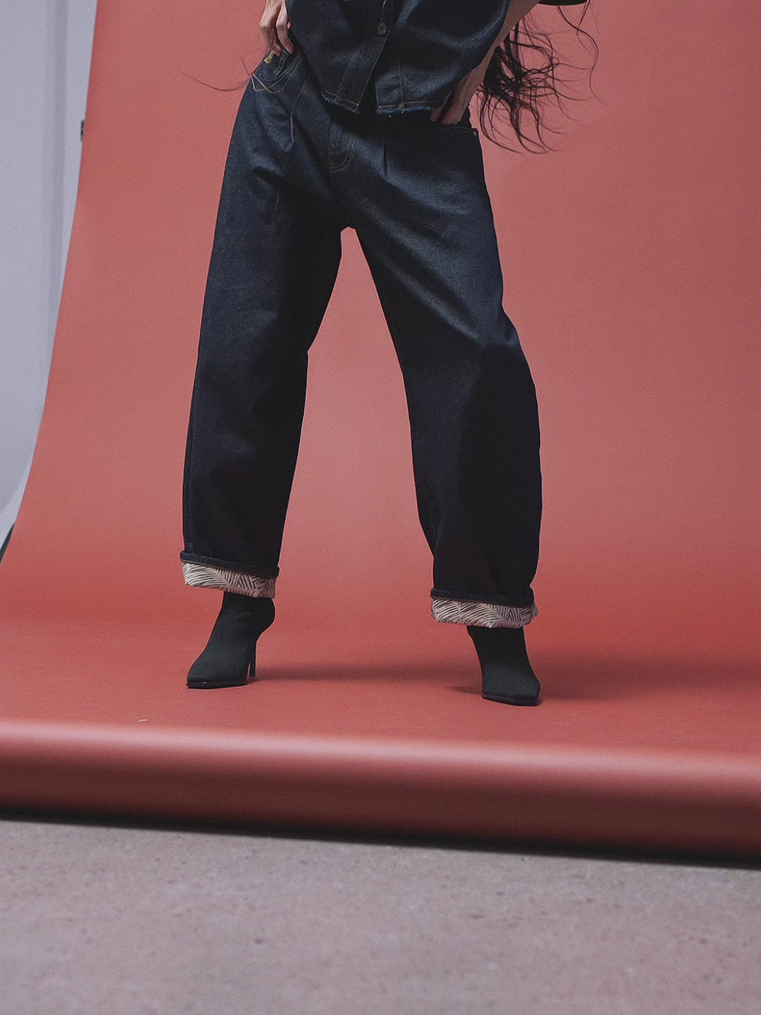 Modelshot / Dark Blue Denim / Detail