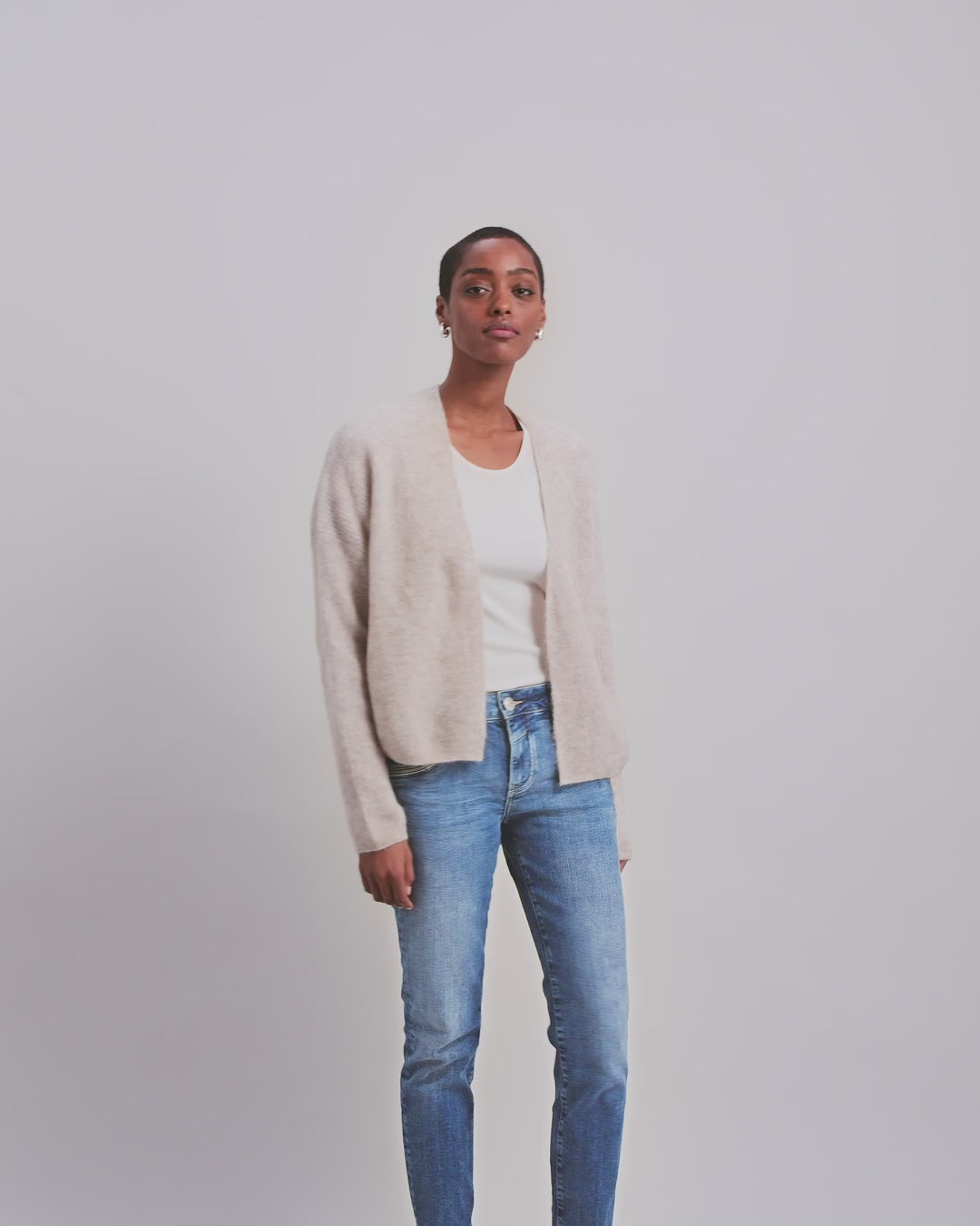 Modelshot / Feather Gray / Detail